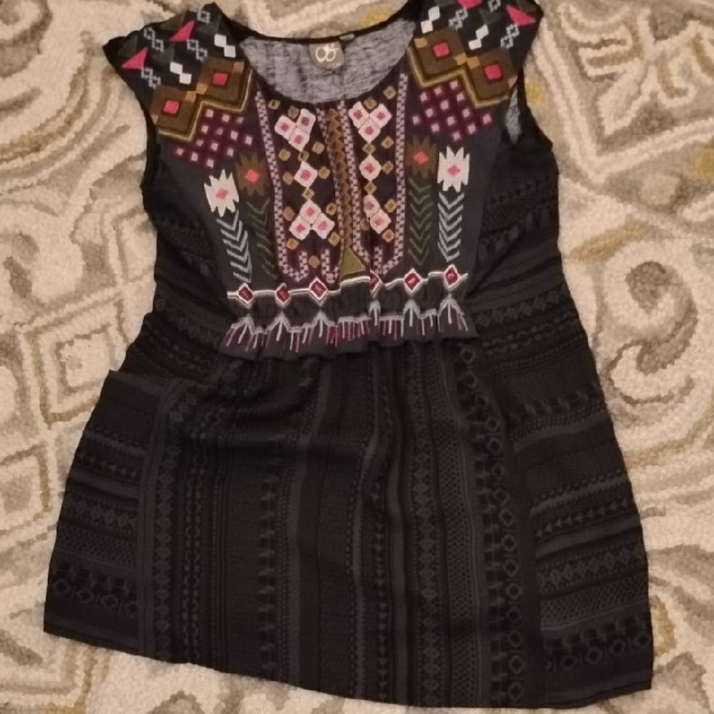 Anthropologie Navy and Multicolor Embroidered Tunic. Beautiful Top! Size Small.